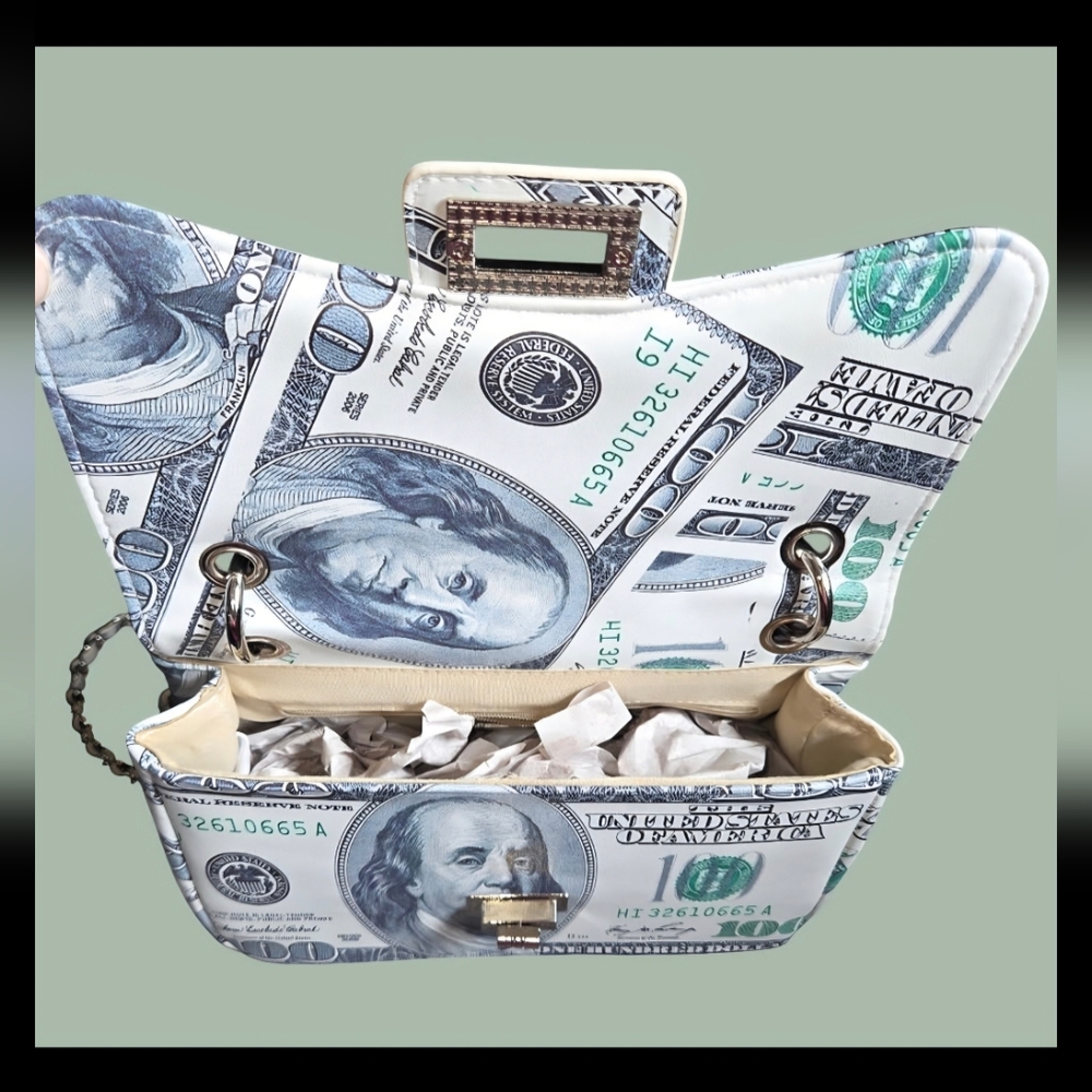 Stylish ($100 Print) Benjamin Franklin Chain Crossbody Novelty Bag - Picture 7 of 9